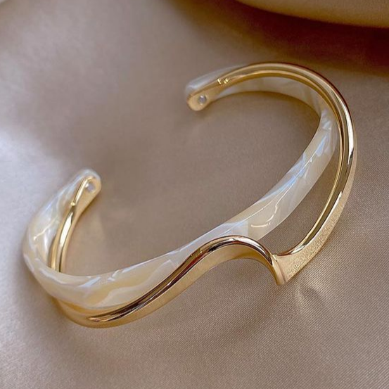 Alexandra | Elegant White Opal Gold Bracelet