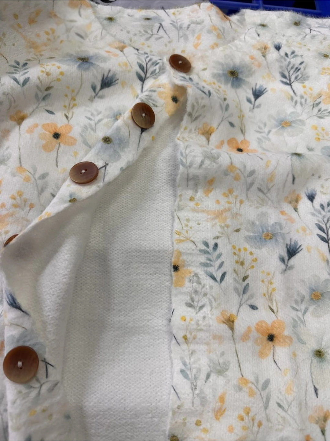 Lovely Meadows Floral Pattern Printed Buttoned Cardigan