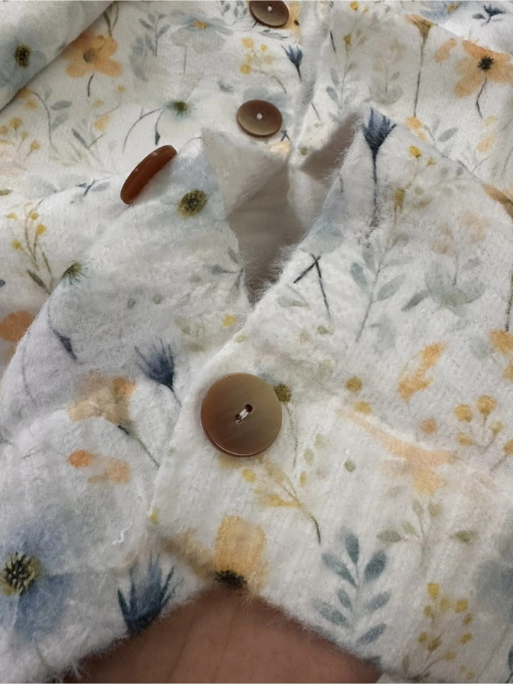 Lovely Meadows Floral Pattern Printed Buttoned Cardigan