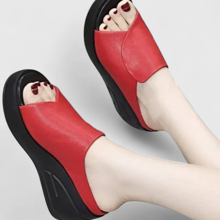Red / 11 US | 42 EU
