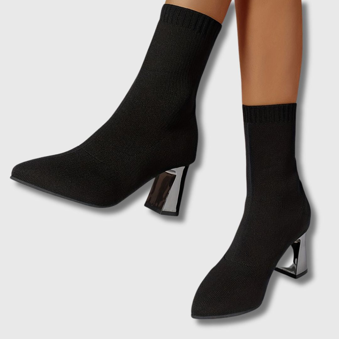 Black / 10