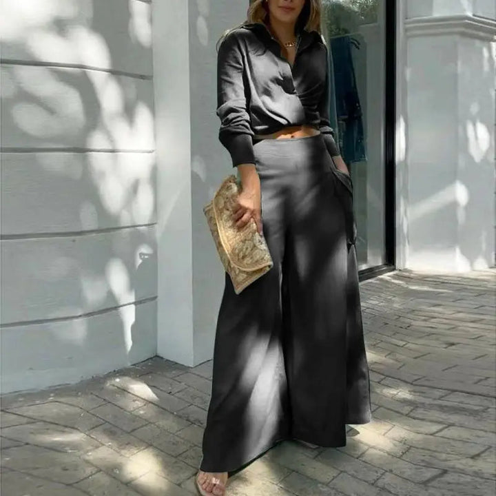 Blanca | Summer Outfit with Knotted Shirt and High-Waist Pants